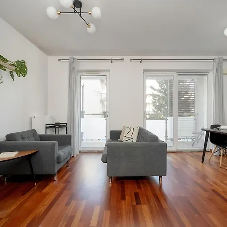 아파트 Black And Brown With Free Parking And Furnished Balcony In By Renters