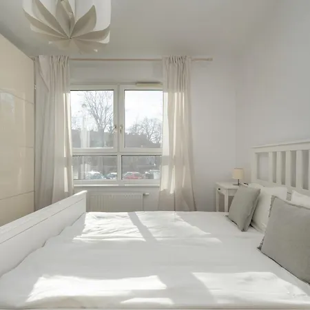 아파트 Black And Brown With Free Parking And Furnished Balcony In By Renters *