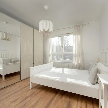 Black And Brown With Free Parking And Furnished Balcony In By Renters 아파트