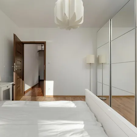 아파트 Black And Brown With Free Parking And Furnished Balcony In By Renters