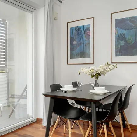 아파트 Black And Brown With Free Parking And Furnished Balcony In By Renters 브로츠와프
